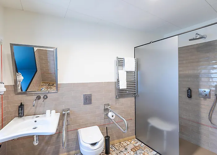 Ibis Styles Шавиш