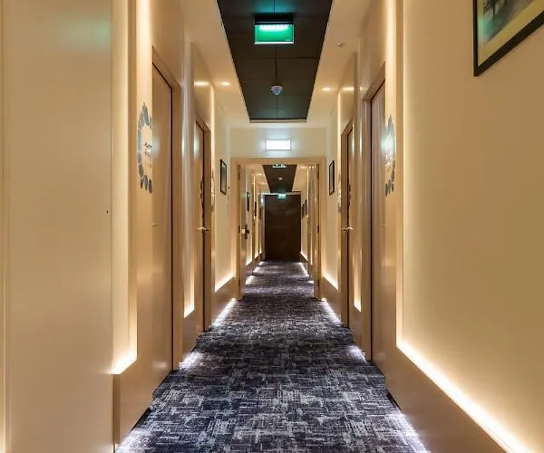 Ibis Styles Шавиш